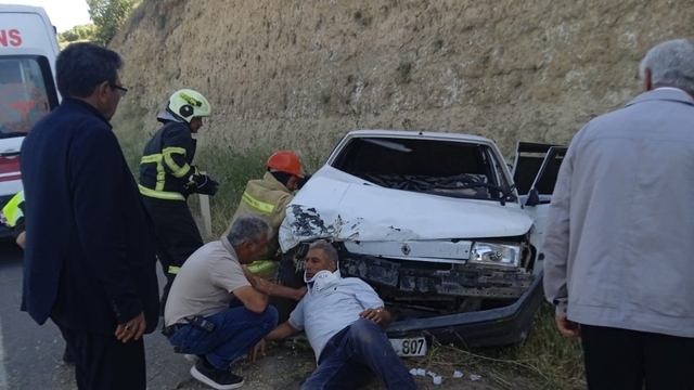 Mardin'de otomobiller çarpıştı: 3'ü çocuk, 8 yaralı