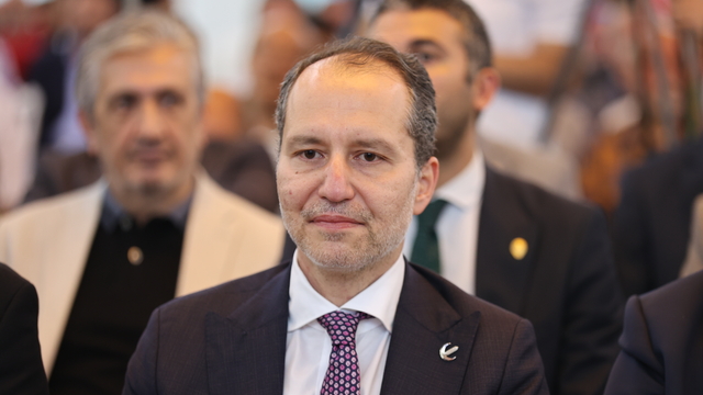 Yeniden Refah Partisi Genel Başkanı Erbakan, Mardin'de partisinin il kongresinde konuştu: