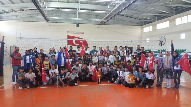 Atletizmde Türkiye şampiyonu olan Bingöllü sporcular coşkuyla karşılandı
