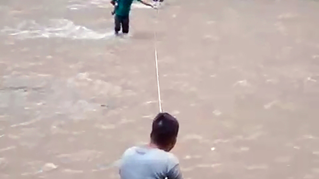 Kapıkaya Kanyonu'nda debinin yükselmesiyle mahsur kalan 35 kişiyi ekipler kurtardı