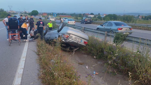 Samsun'da devrilen otomobilin sürücüsü yaralandı