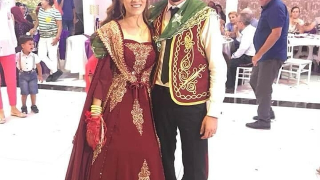 Anaokulunun düğün salonundaki etkinliğinde üzerlerine dekoratif kemer yıkılan doktor öldü, eşi ağır yaralandı