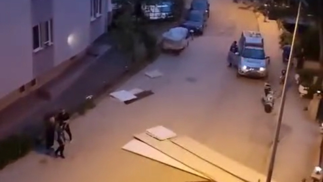 Karabük'te fırtınada ağaçlar devrildi