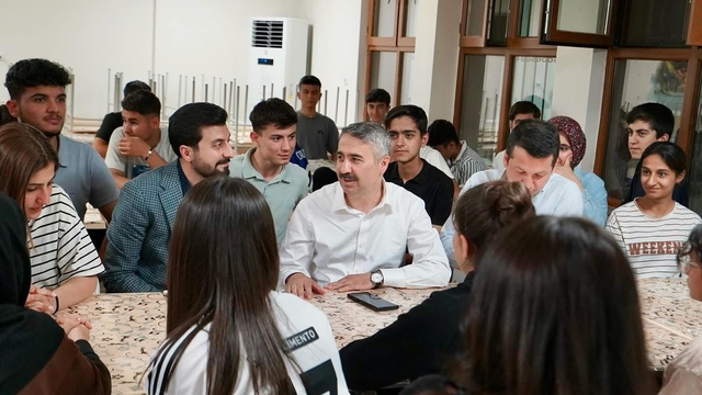 AK Parti Adıyaman Milletvekili Alkayış, gençlerle bir araya geldi
