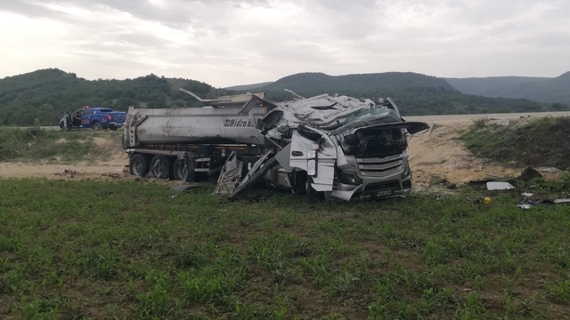 Kastamonu'da devrilen kamyonun sürücüsü yaralandı