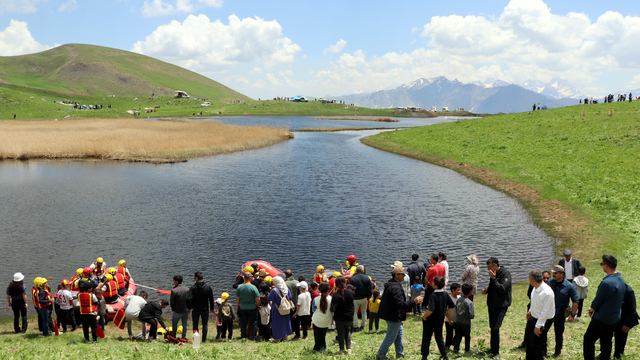 Hakkari'de 30 yıldır çıkılamayan 3 bin 400 rakımlı yaylada ilk festival