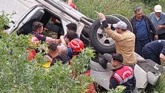 Kamyonet şarampole devrildi; 5 yaralı