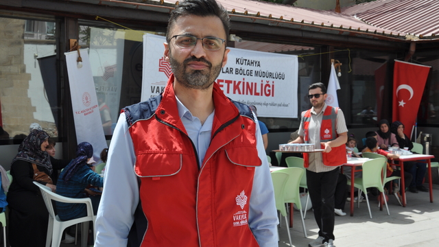 Kütahya Vakıflar Bölge Müdürlüğünden yetim çocuklara bayramlık desteği