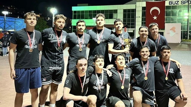 Ege Üniversitesi Sualtı Ragbisi takımlarından çifte şampiyonluk