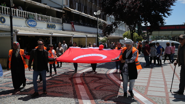 Edirne'de Dünya Lösemili Çocuklar Haftası dolayısıyla farkındalık yürüyüşü gerçekleştirildi