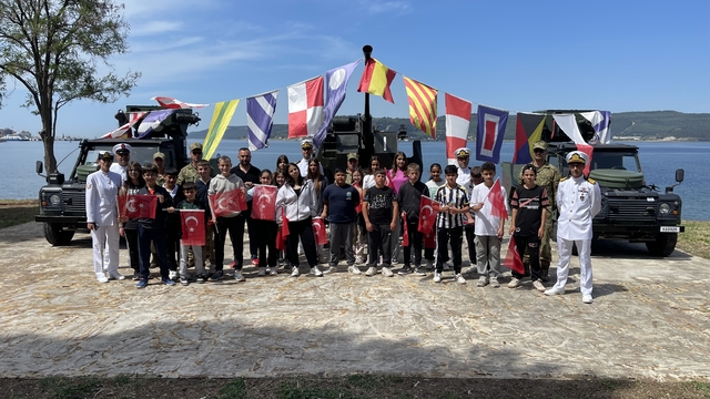 Çanakkale'de öğrenciler, "Mehmetçikle Bir Gün" projesi kapsamında Türk Silahlı Kuvvetleri ile buluştu