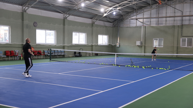 Nevşehir'de antrenör baba, 8 yıldır kortta kızıyla ter döküyor