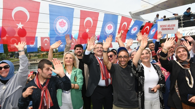 Trabzon'da özel gereksinimli öğrencilere gemi turu düzenlendi