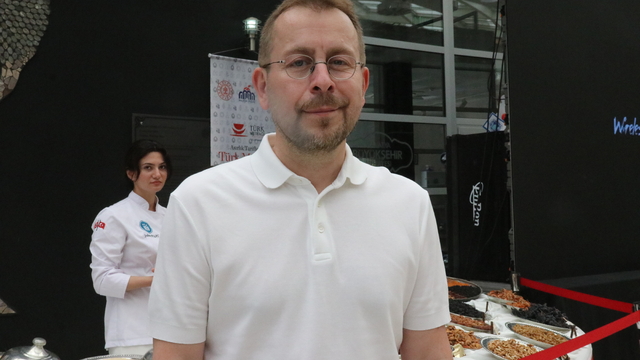 Şef Ömür Akkor, Malatya'da Arapgir mor reyhan şerbeti yapımına katıldı