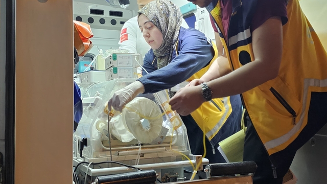 Muş'ta kalp rahatsızlığı yaşayan bebek, ambulans uçakla Ankara'ya gönderildi