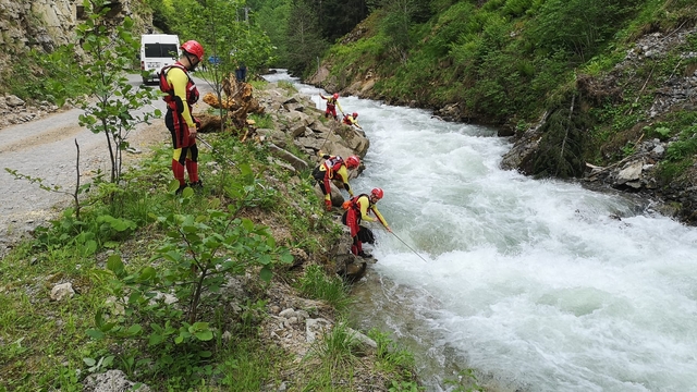 Trabzon'da dereye düşen 9 yaşındaki çocuk kayboldu