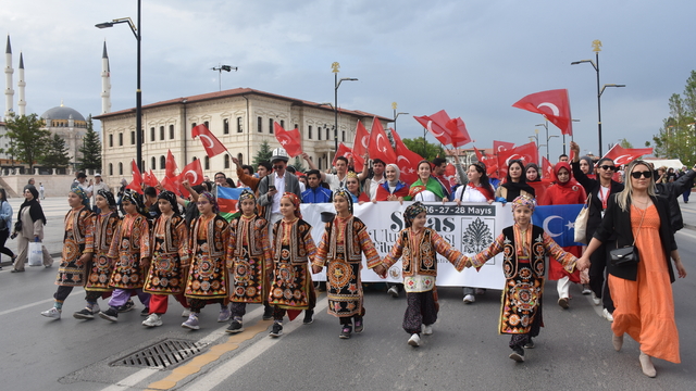 Sivas'ta 2'nci Uluslararası Film Festivali kortejle başladı