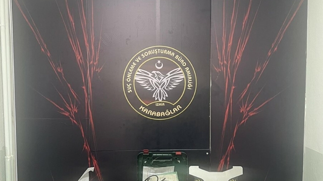 3 iş yerinden hırsızlık yapan 2 şüpheli yakalandı; hırsızlık kamerada