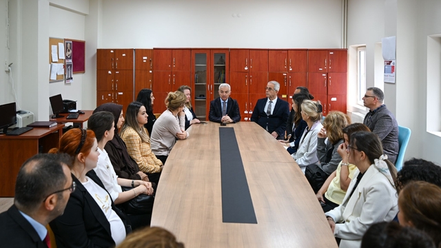 Kırklareli Valisi Turan, okulda incelemede bulundu