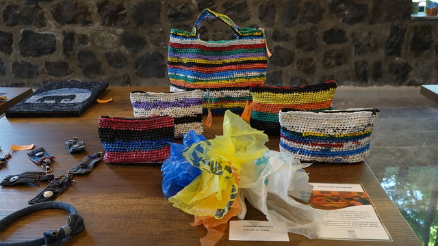 Atıktan sanata kadın eli değdi