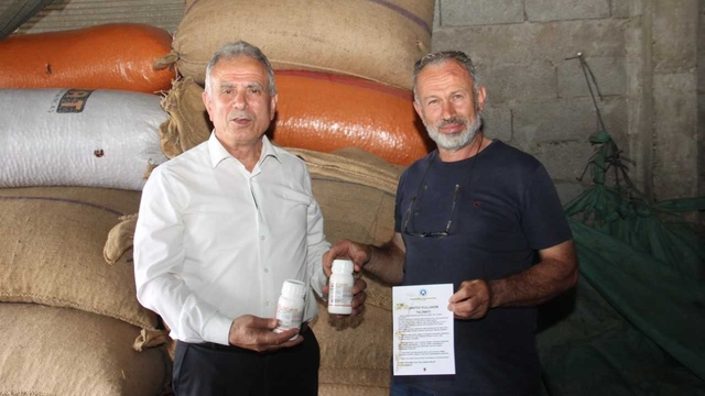 Trabzon'da kahverengi kokarcaya karşı üreticilere ilaç dağıtıldı