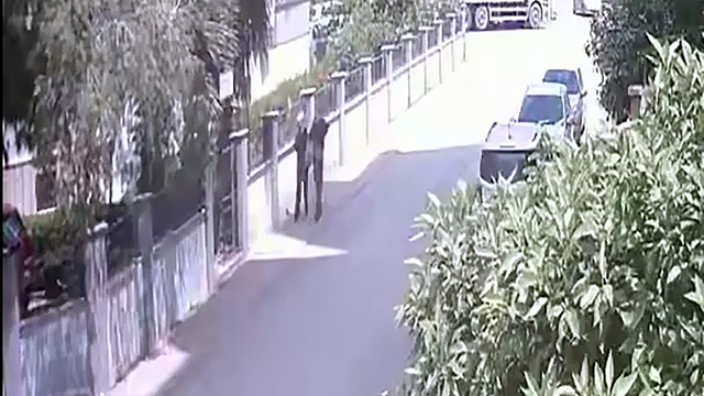 Yüzlerini eşarpla gizleyip, girdikleri dairelerden 1,5 milyon liralık altın çaldılar