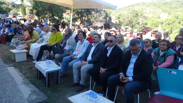 Çanakkale'de mitolojik giysiler defilesi düzenlendi