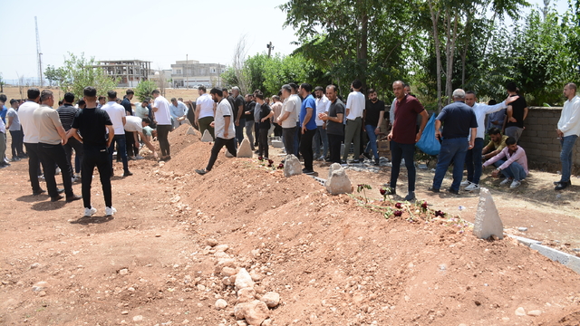 Annesi ile 2 kardeşinin öldüğü kazada Ceylan da kurtarılamadı (2)
