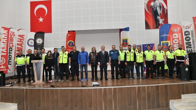 Tekirdağ'da motosiklet sürücüleri ve kuryelere güvenli sürüş eğitimi verildi