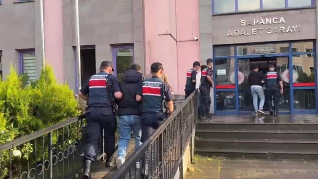 Sapanca'da 2 kişiyi yaralayan maskeli 4 şüpheli yakalandı; saldırı kamerada