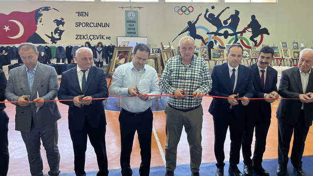 Hayrabolu Halk Eğitim Merkezi'nde yıl sonu sergisi açıldı
