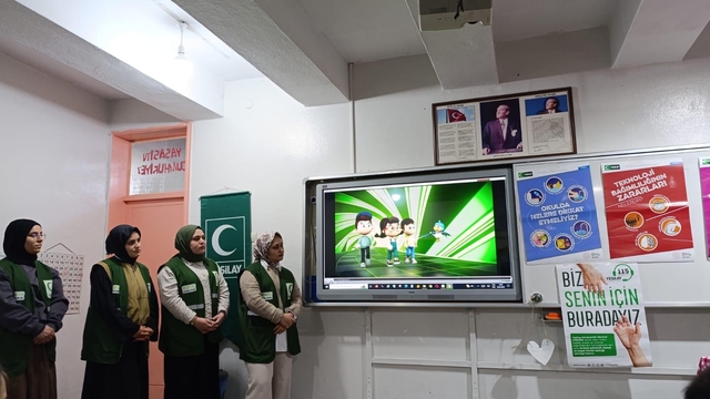 Sivas'ta öğrenciler Yeşilay hakkında bilgilendirildi