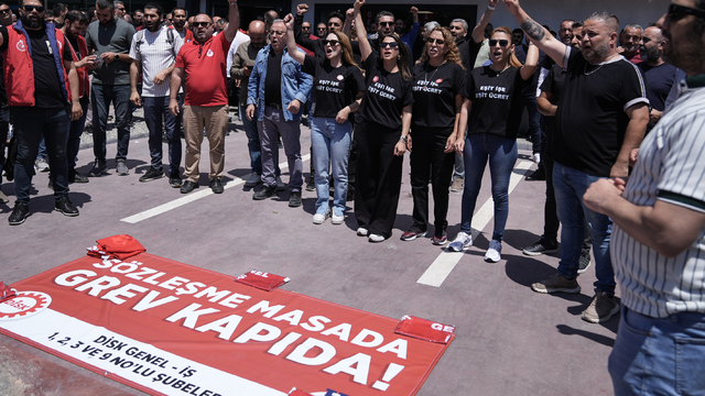 İzmir Büyükşehir Belediyesinde yaklaşık 23 bin işçi greve çıkıyor