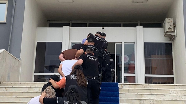 Fuhuş, rüşvet ve insan ticareti operasyonunda yakalanan 10 şüpheli adliyede