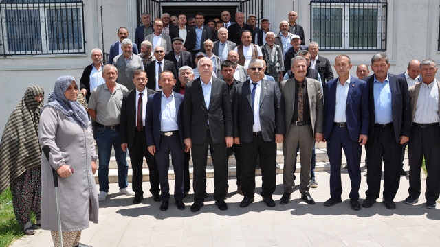 TZOB Genel Başkanı Bayraktar, Kütahya'da zirai dondan etkilenen kiraz bahçelerini inceledi