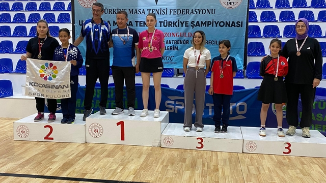 Kocasinan Belediyesi sporcularından Berra Çiftçi'den masa tenisinde çifte madalya