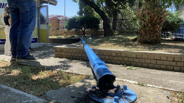 Aydın'da aydınlatma direği devrildi: 2 yaralı