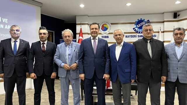 KAYSO'da "2025'te Türkiye Ekonomisi ve Anadolu Sanayisinin Yön Arayışı" paneli düzenlendi
