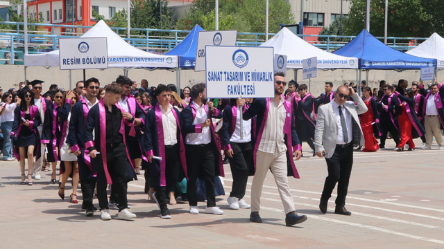 ÇAKÜ'de mezuniyet törenleri başladı