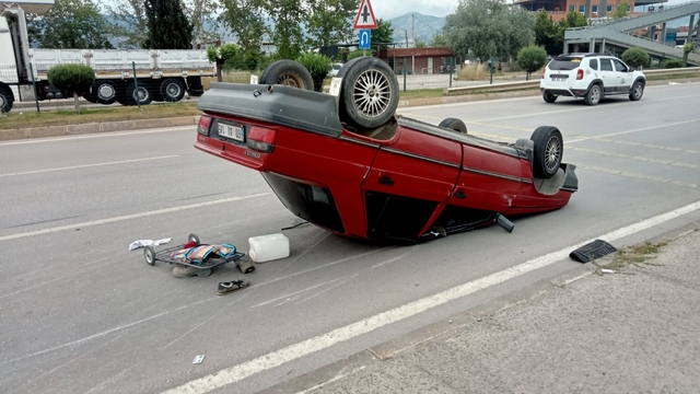 Tokat'ta devrilen otomobildeki 2 kişi yaralandı