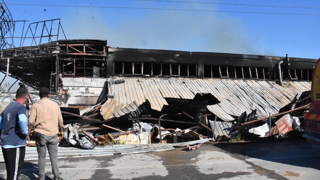İzmir'de sandalye fabrikasında yangın (2)