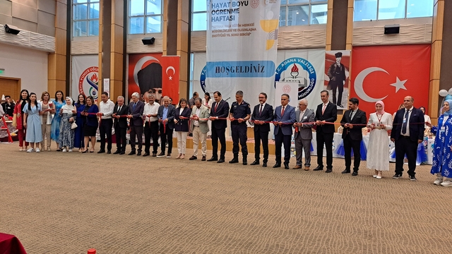 Adana'da "Hayat Boyu Öğrenme Şenliği" düzenledi