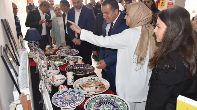 Görele Halk Eğitimi Merkezince yıl sonu sergisi açıldı