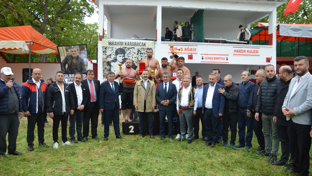 Havza Kırkpınar Yağlı Güreşleri'nde başpehlivan Yusuf Can Zeybek oldu