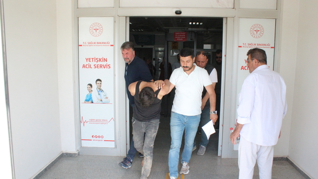 Çaldığı otomobilin yakıtı bitince, çalışır durumdaki başka otomobili çaldı