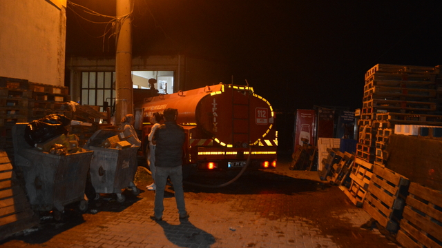 Balıkesir'de gözlük üretimi yapan fabrikada çıkan yangın söndürüldü