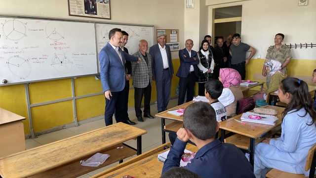 Malazgirt Kaymakamı Bayram köy ziyaretlerini sürdürüyor