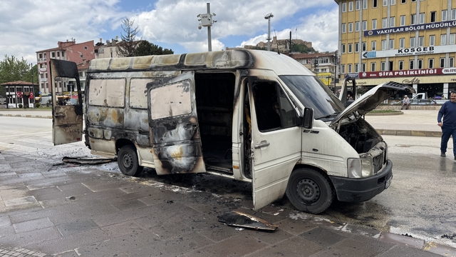 Kastamonu'da hacizli olduğunu öğrendiği aracını ateşe veren kişi gözaltına alındı