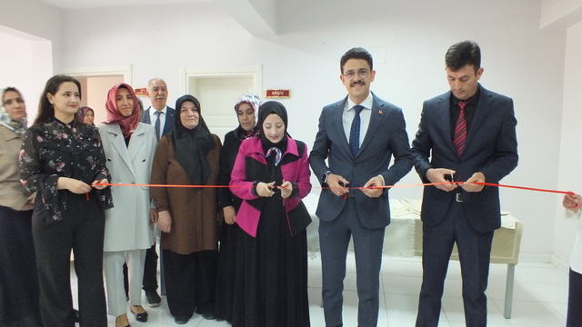 Ulaş'ta kadın kursiyerler yıl sonu sergisi açtı