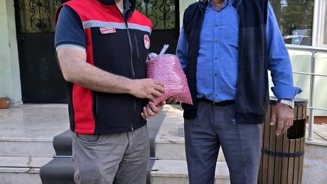 Orhaneli'de çiftçilere kuru fasulye tohumu dağıtıldı